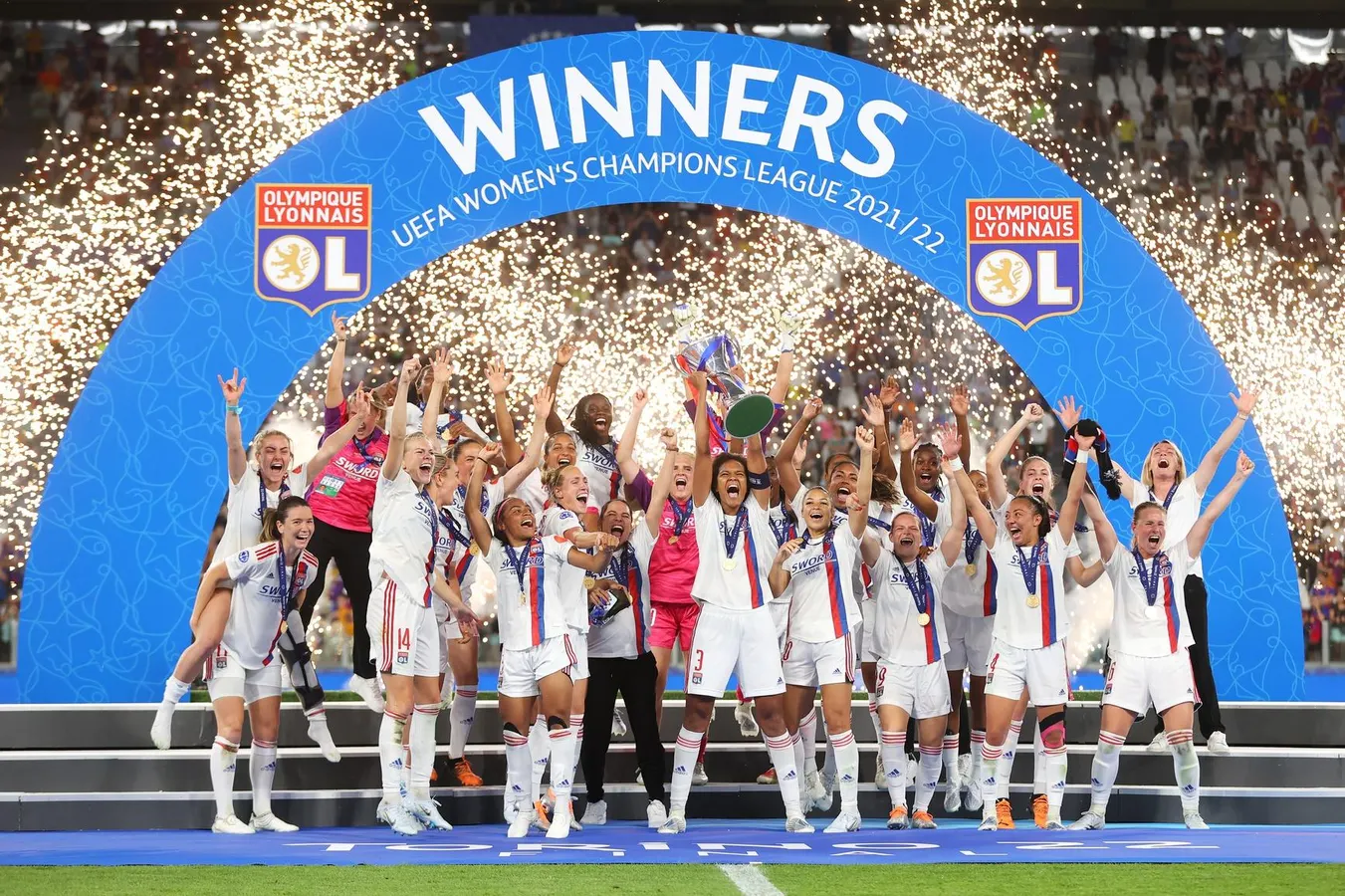 Olympique Lyonnais women's team with Ada Hegerberg